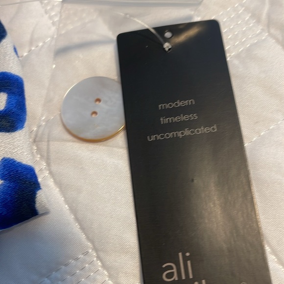 ALI MILES NWT  BLUE AND WHITE 3/4 SLEEVES. - Picture 4 of 8